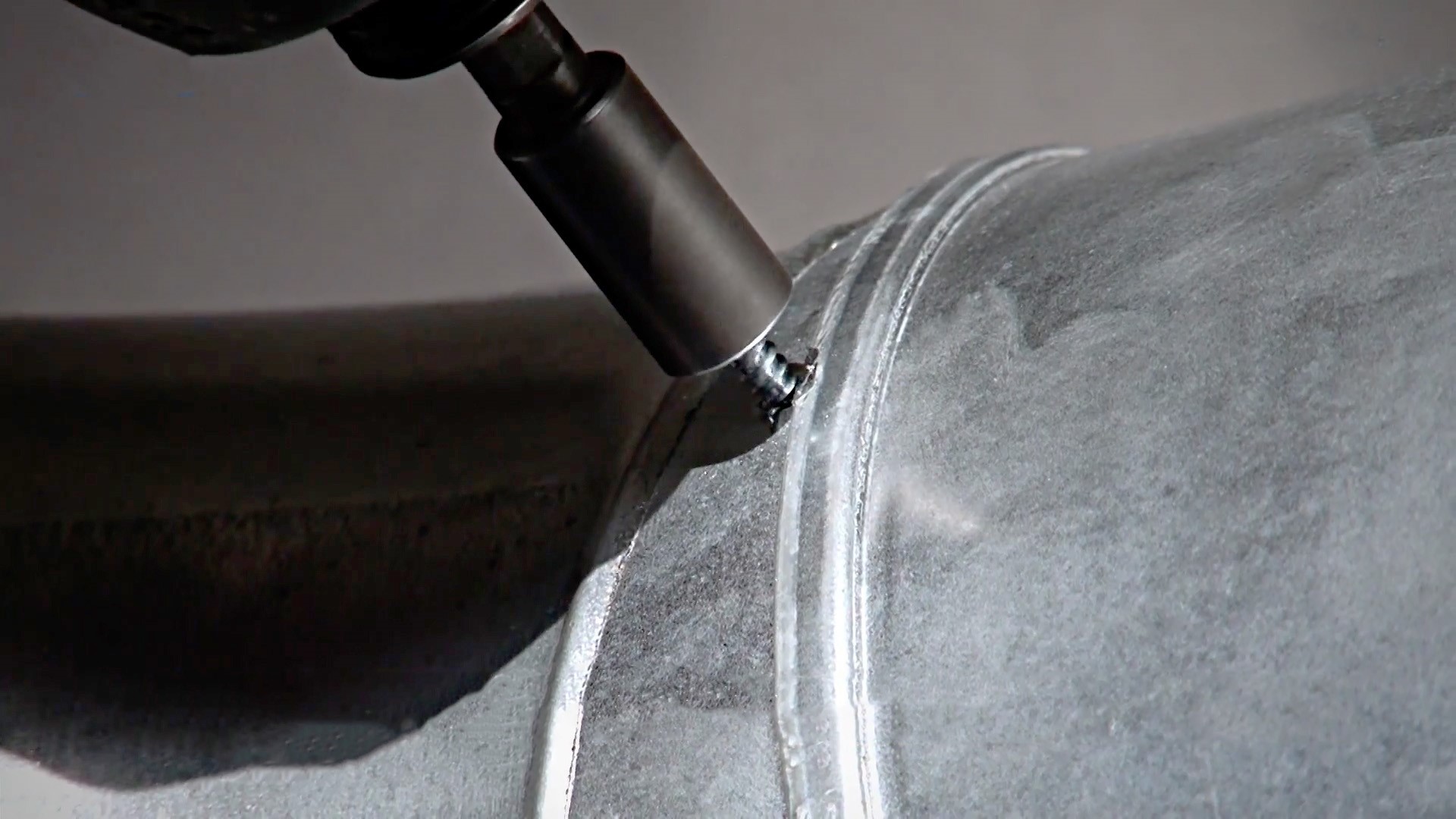 Spiralo runde Formteile und Rohre ohne KEN-LOK mit selbstbohrenden Metallschrauben montieren